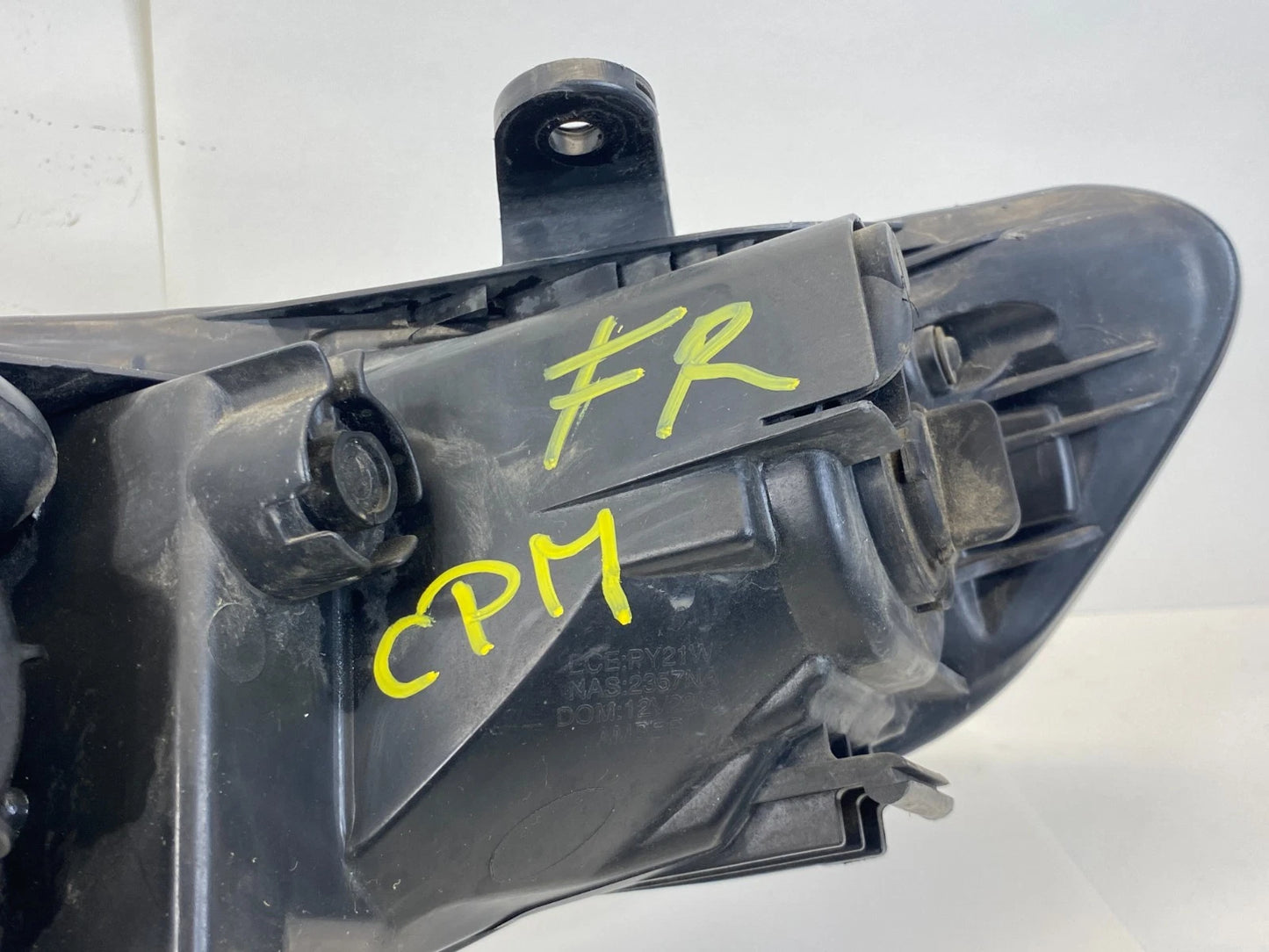 2010-2013 KIA FORTE SEDAN RIGHT PASSENGER SIDE HEADLIGHT LAMP OEM 92102-1MXXX