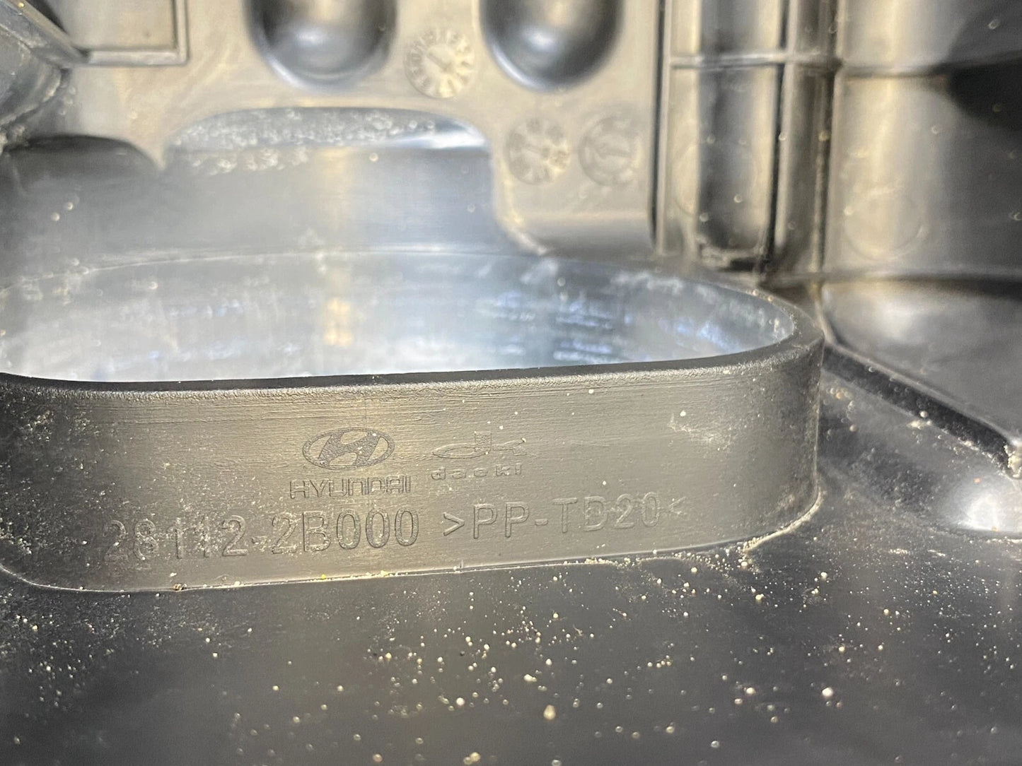 2007-2009 HYUNDAI SANTA FE 3.3L V6 AIR INTAKE CLEANER BOX HOUSING LOWER COVER
