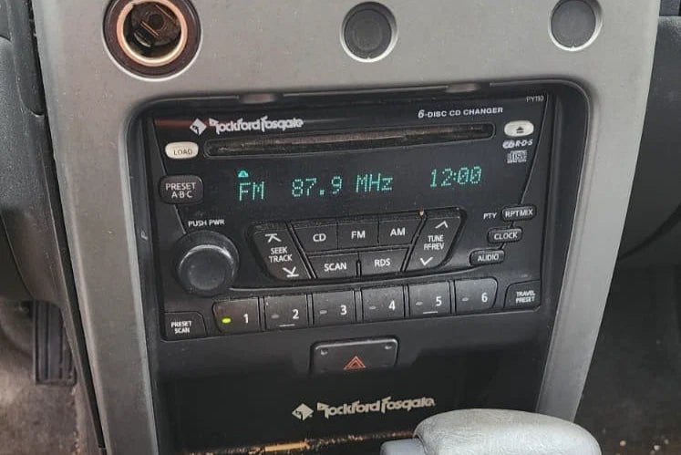 03 04 Nissan Xterra SE Radio Stereo 6 Disc CD Player Receiver 28185-7Z900 OEM