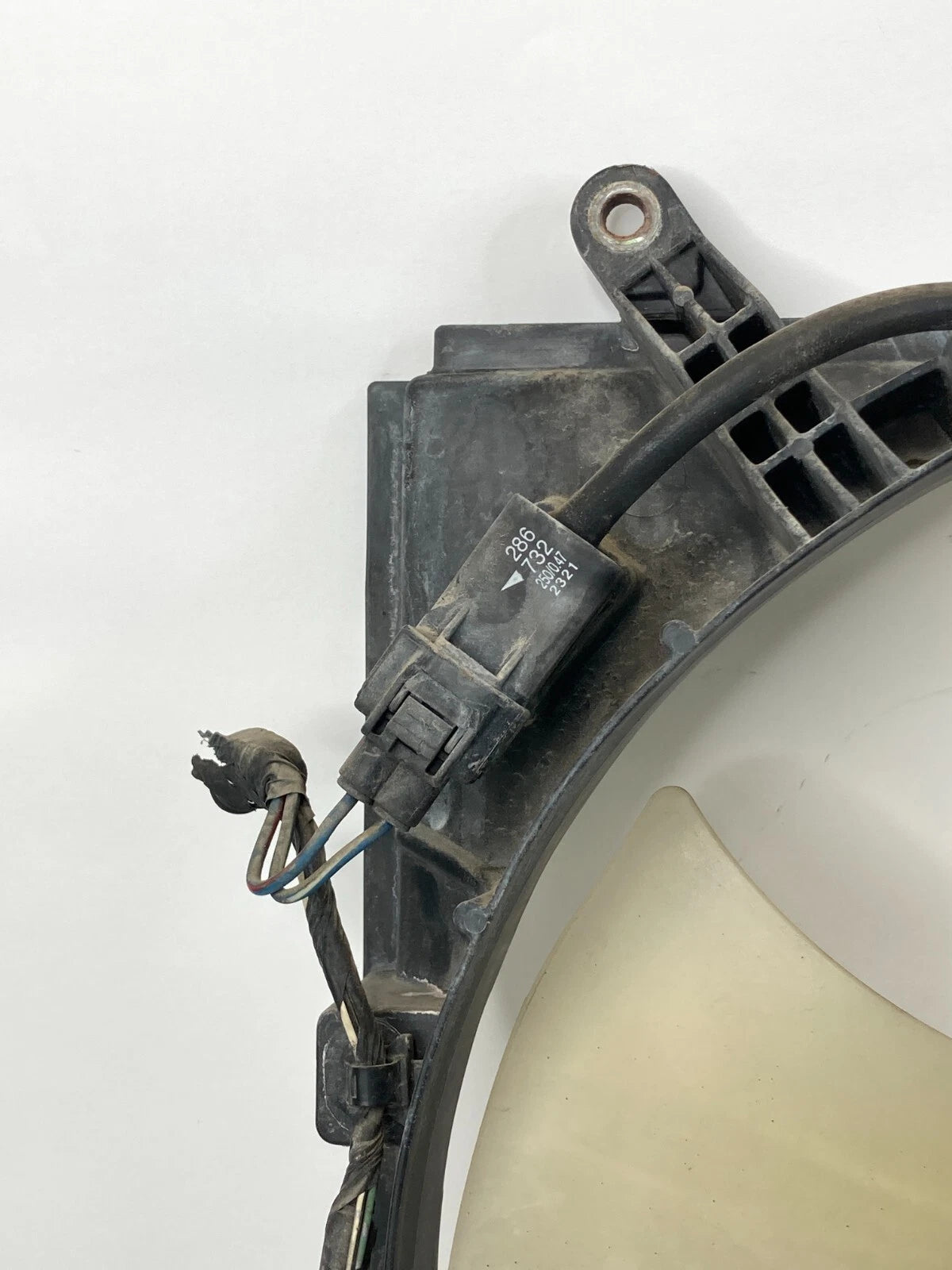 01 02 03 04 05 TOYOTA RAV4 2.0L L4 RADIATOR COOLING FAN MOTOR W/ SHROUD OEM