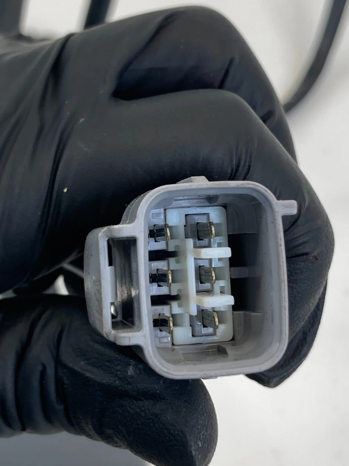 05-10 TOYOTA AVALON FRONT LEFT DRIVER SIDE SEAT BELT BUCKLE 73240-AC070-B1 OEM