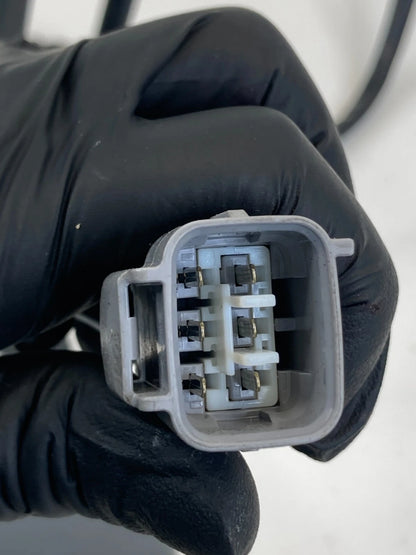 05-10 TOYOTA AVALON FRONT LEFT DRIVER SIDE SEAT BELT BUCKLE 73240-AC070-B1 OEM