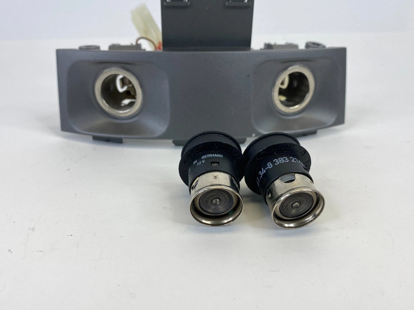 02-05 BMW 745I REAR CENTER CONSOLE CIGARETTE LIGHTER POWER OUTLET 51167002402