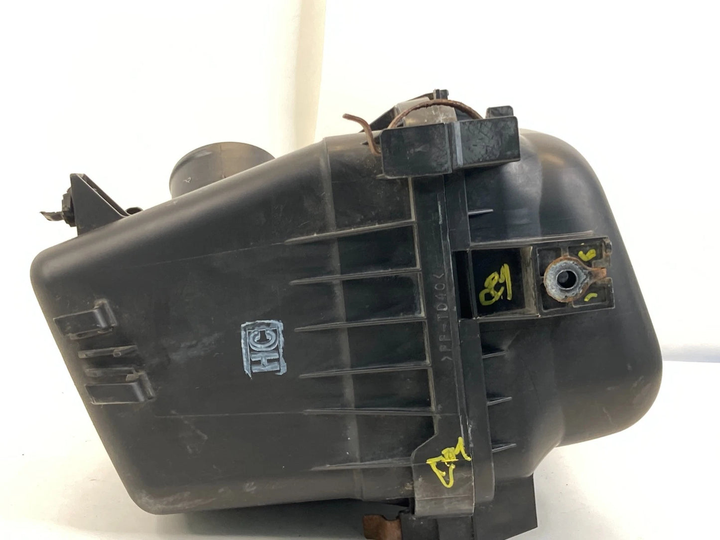 2009-2013 TOYOTA MATRIX 1.8L AIR FILTER BOX HOUSING WITH MAF SENSOR OEM