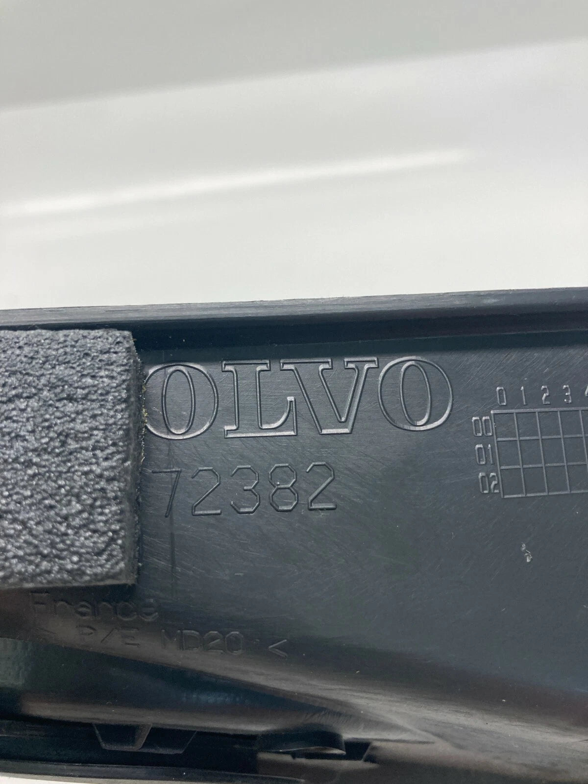 04-11 VOLVO S40 FRONT DASH LEFT DRIVER SIDE END CAP TRIM COVER PANEL 8650577 OEM