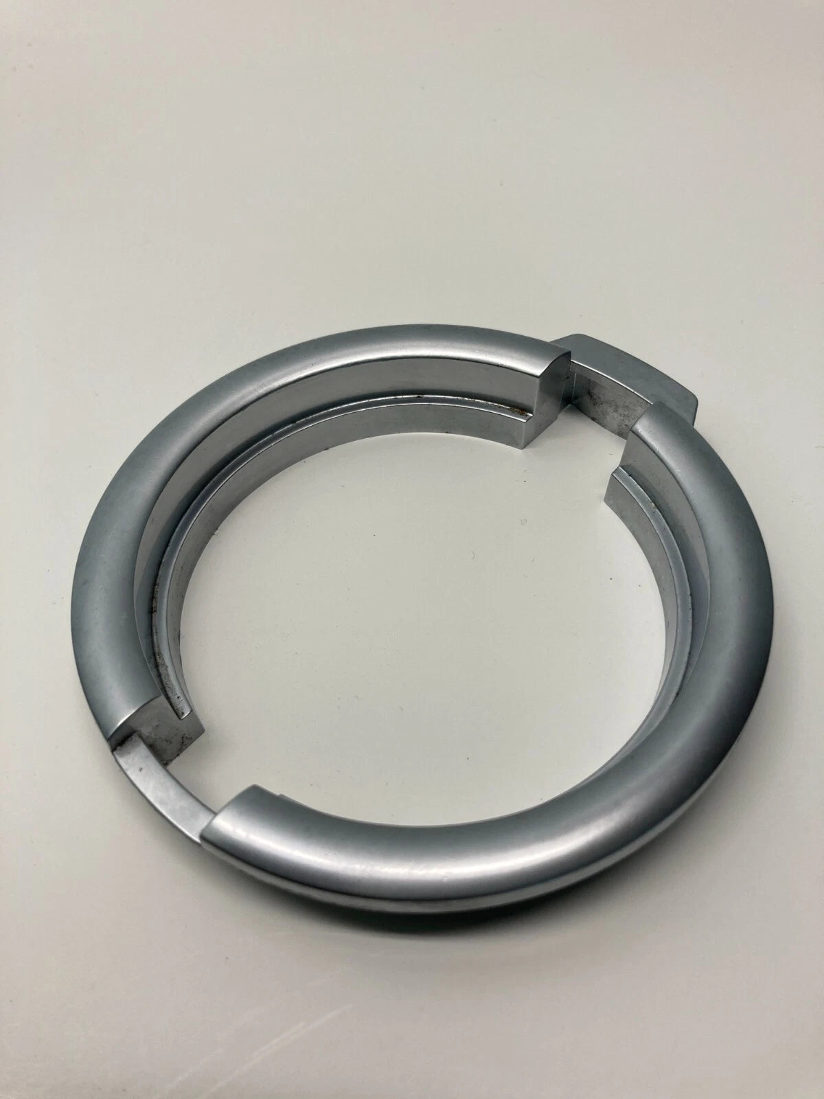 2002 03 04 2005 BMW 745I 745LI CENTER CONSOLE CUP HOLDER RING TRIM BEZEL 7022413