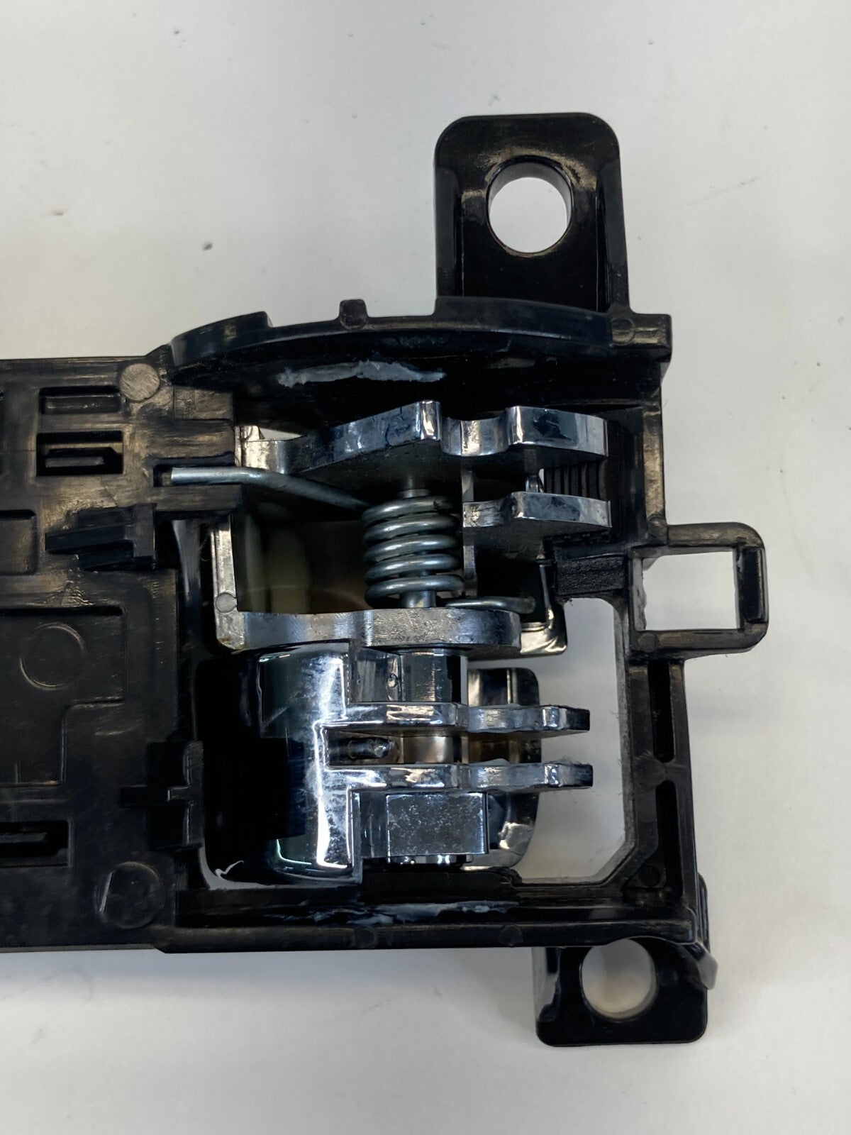 2011 2012 2013 Kia Sorento Front Right Passenger Side Interior Door Handle OEM