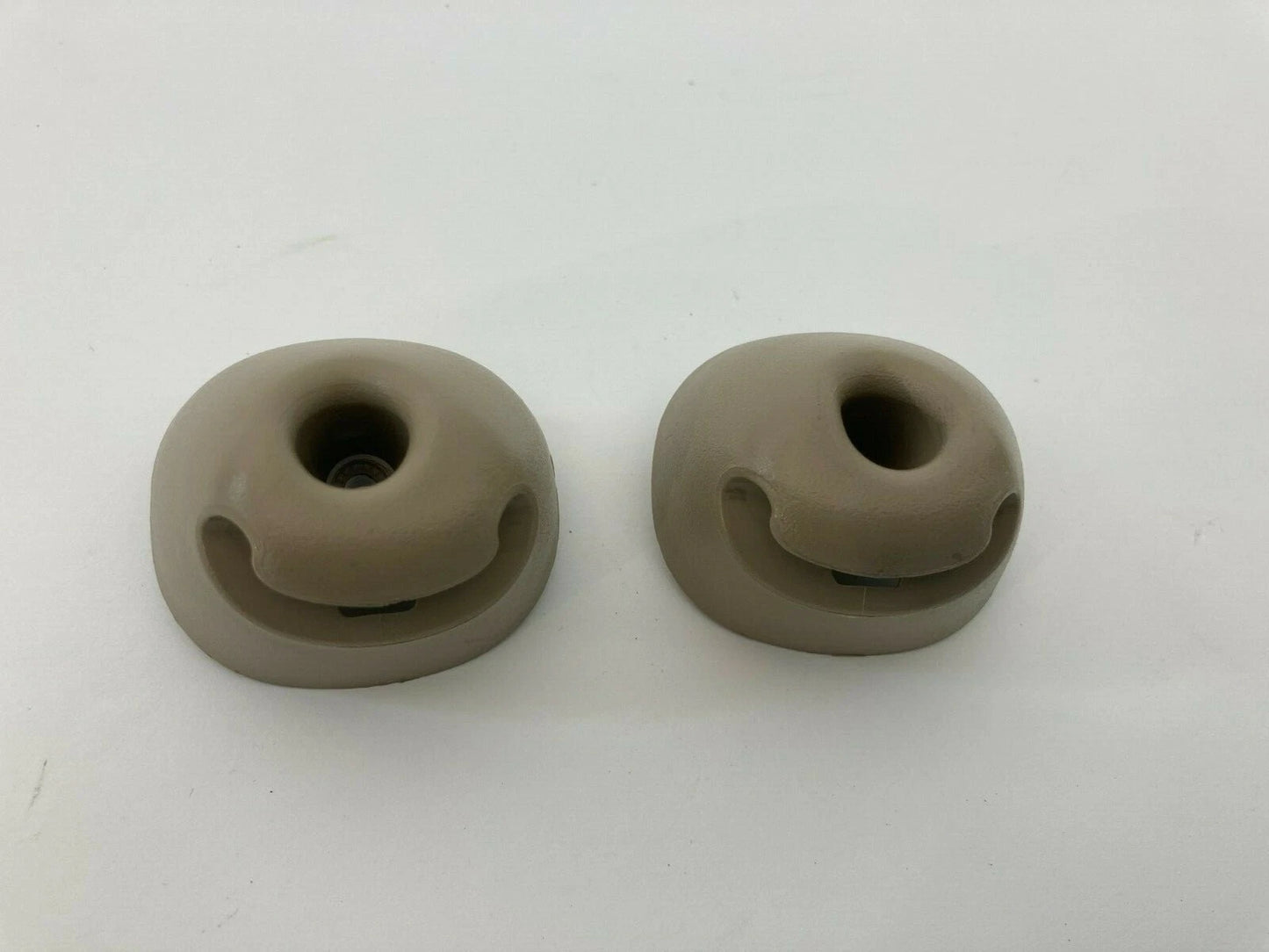 2003 2004 2005 2006 ISUZU ASCENDER SUNVISOR SUN VISOR CLIP HOLDER RETAINER OEM