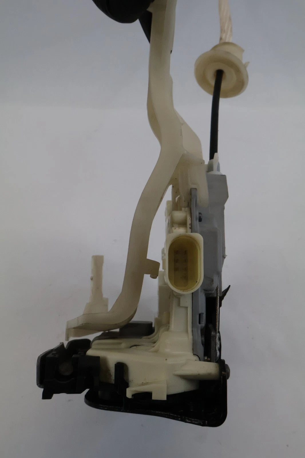2011-2017 VOLKSWAGEN TOUAREG FRONT RIGHT PASSENGER DOOR LOCK LATCH RELEASE
