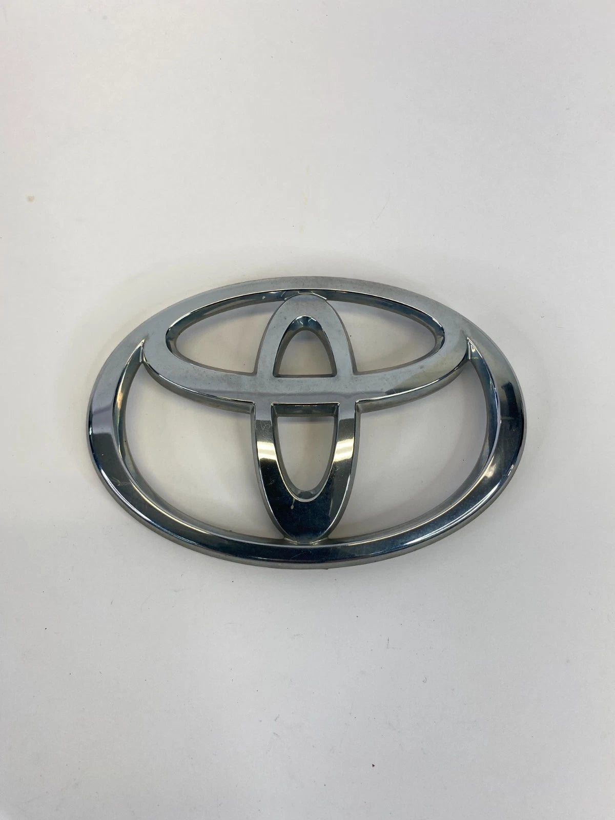 2009-2015 TOYOTA VENZA FRONT GRILLE REAR LIFTGATE LOGO BADGE 75311-AA040 OEM