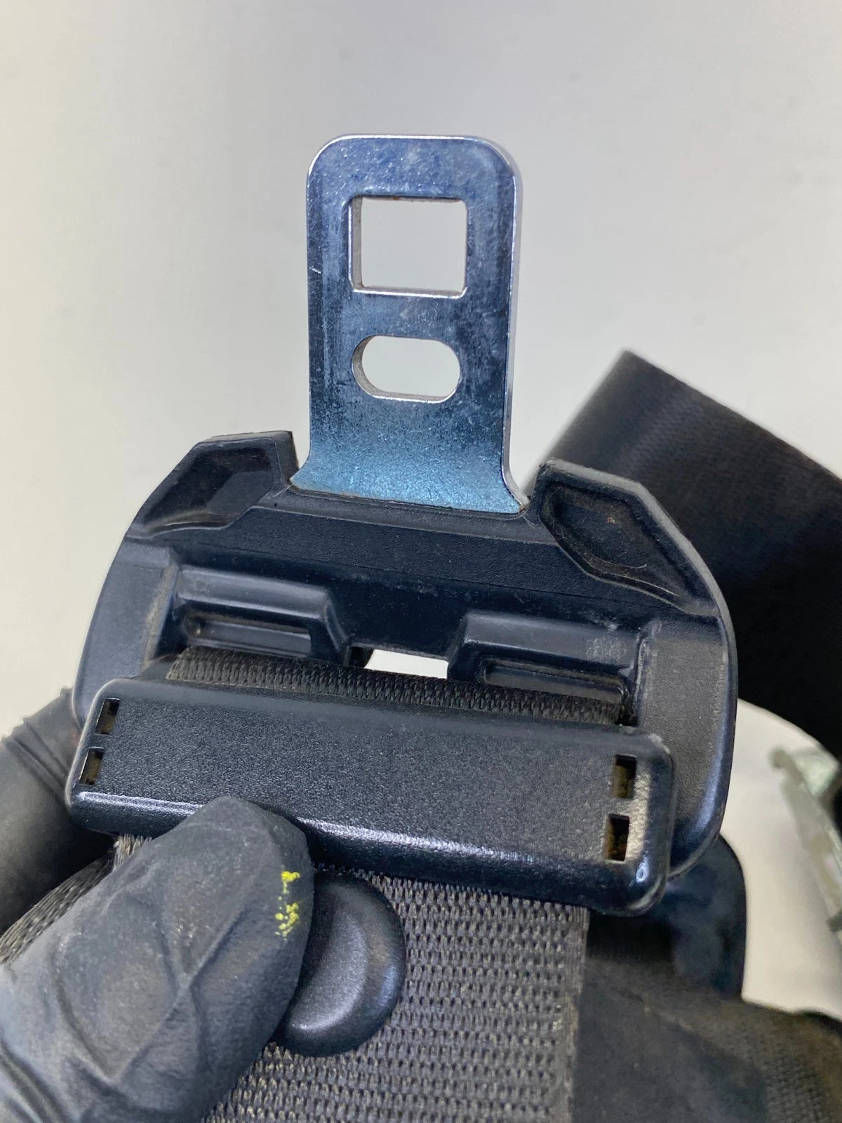 2006 MINI COOPER FRONT RIGHT PASSENGER SEAT BELT RETRACTOR 601856300D OEM