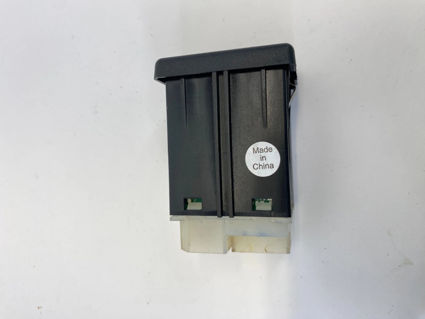 13-16 CADILLAC ATS CTS CENTER CONSOLE DUAL USB AUX SD CARD PORT ASSY 1358121 OEM