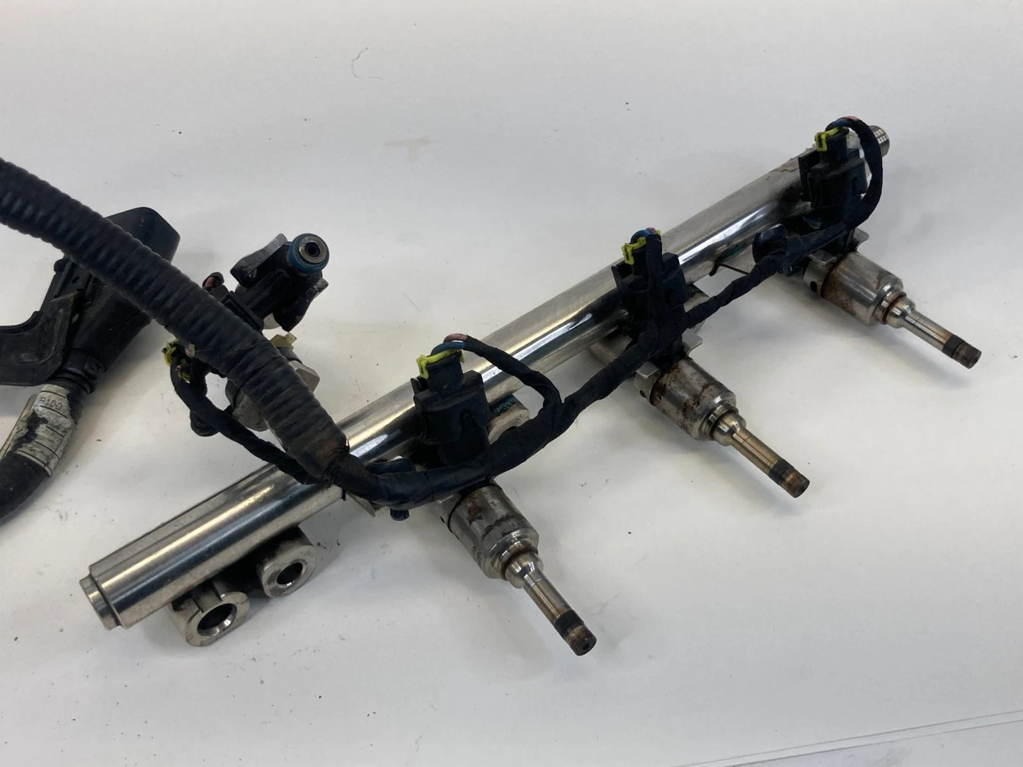 2012-2017 HYUNDAI ACCENT 1.6L FUEL INJECTION RAIL & INJECTOR ASSEMBLY 9162040003