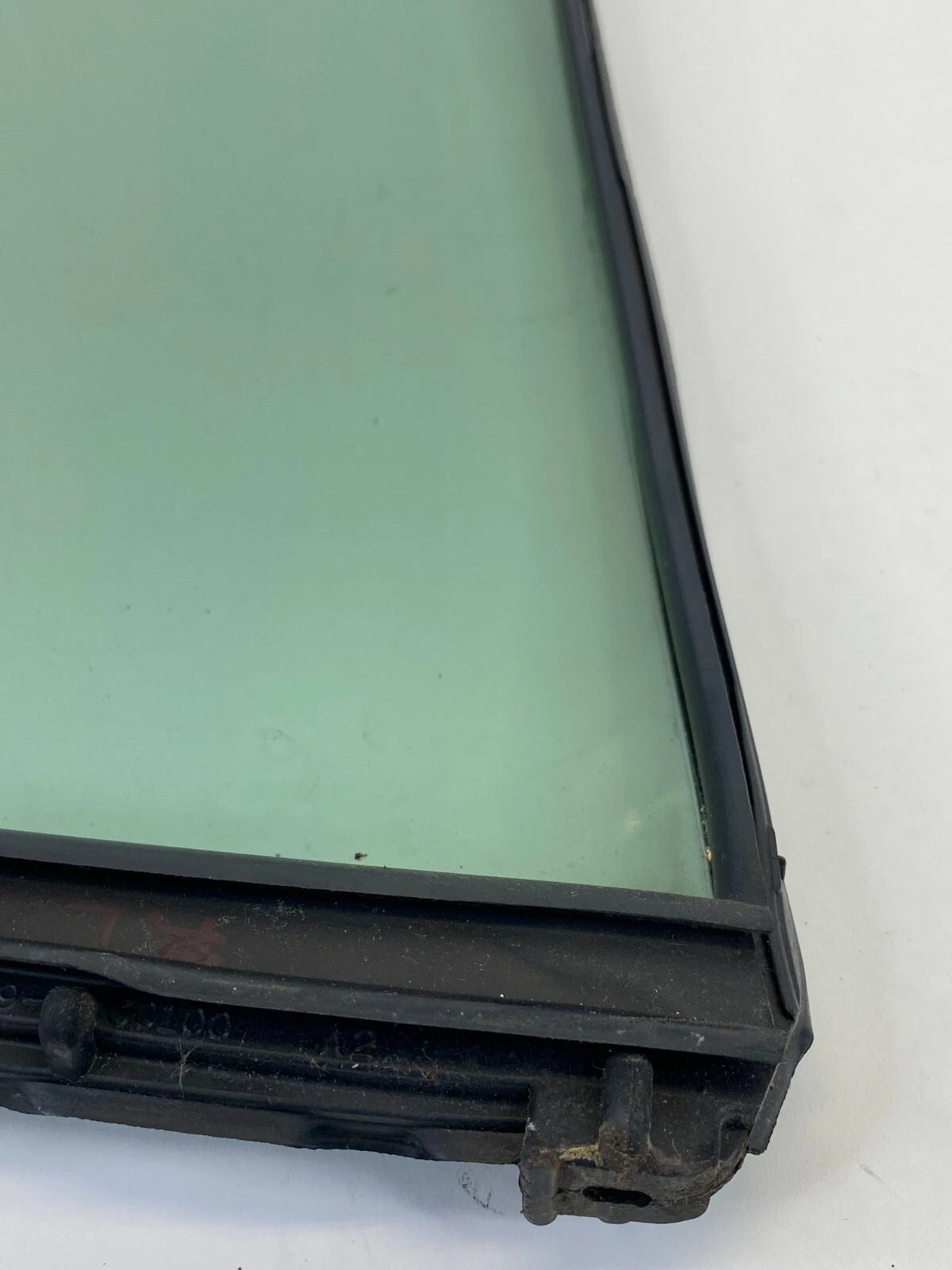 98-05 LEXUS GS300 GS400 REAR LEFT SIDE DOOR VENT QUARTER WINDOW GLASS 6818930100