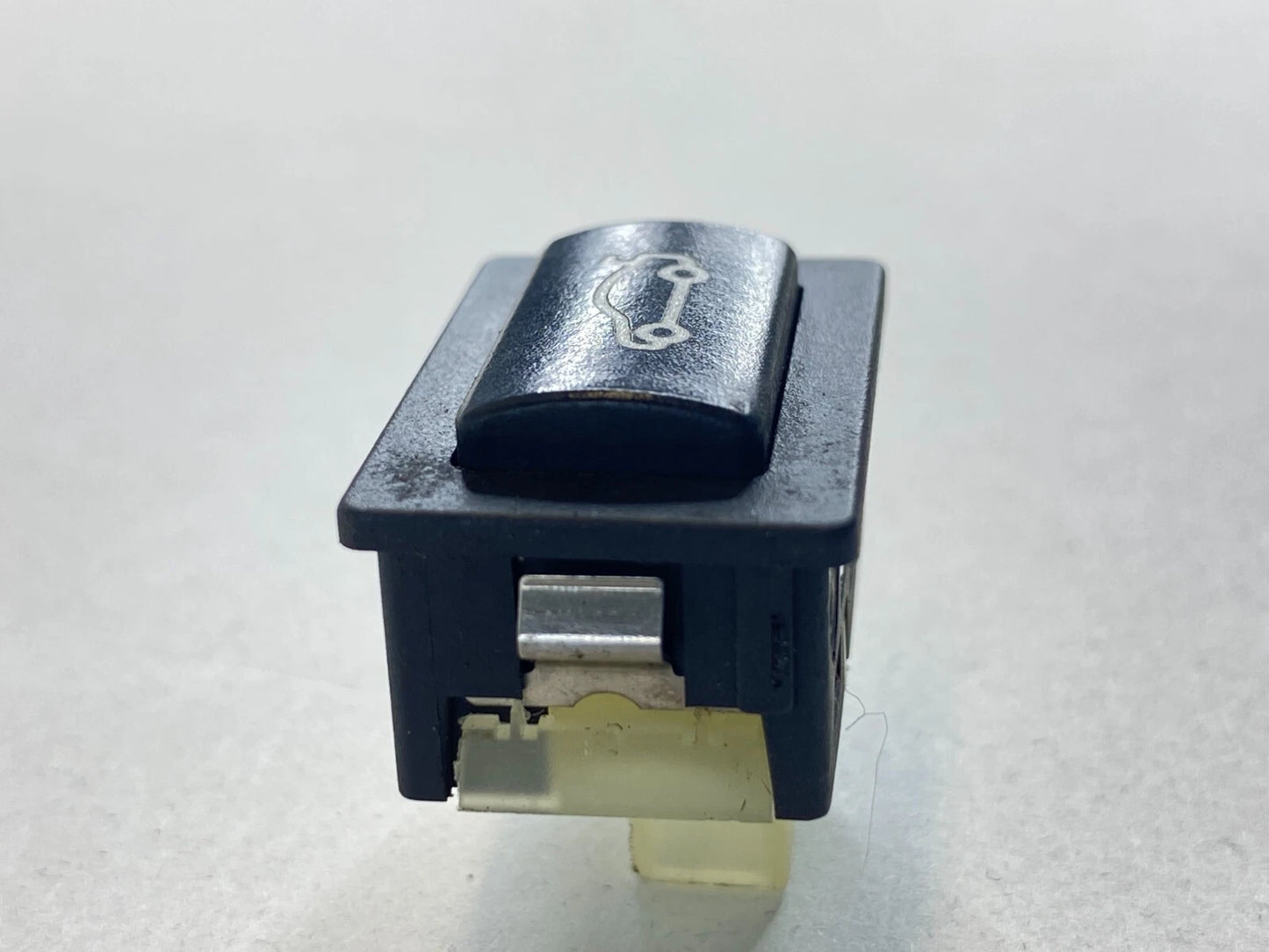 2004-2007 BMW 530I 525I 04 05 545I TRUNK LID RELEASE BUTTON SWITCH 6921846 OEM