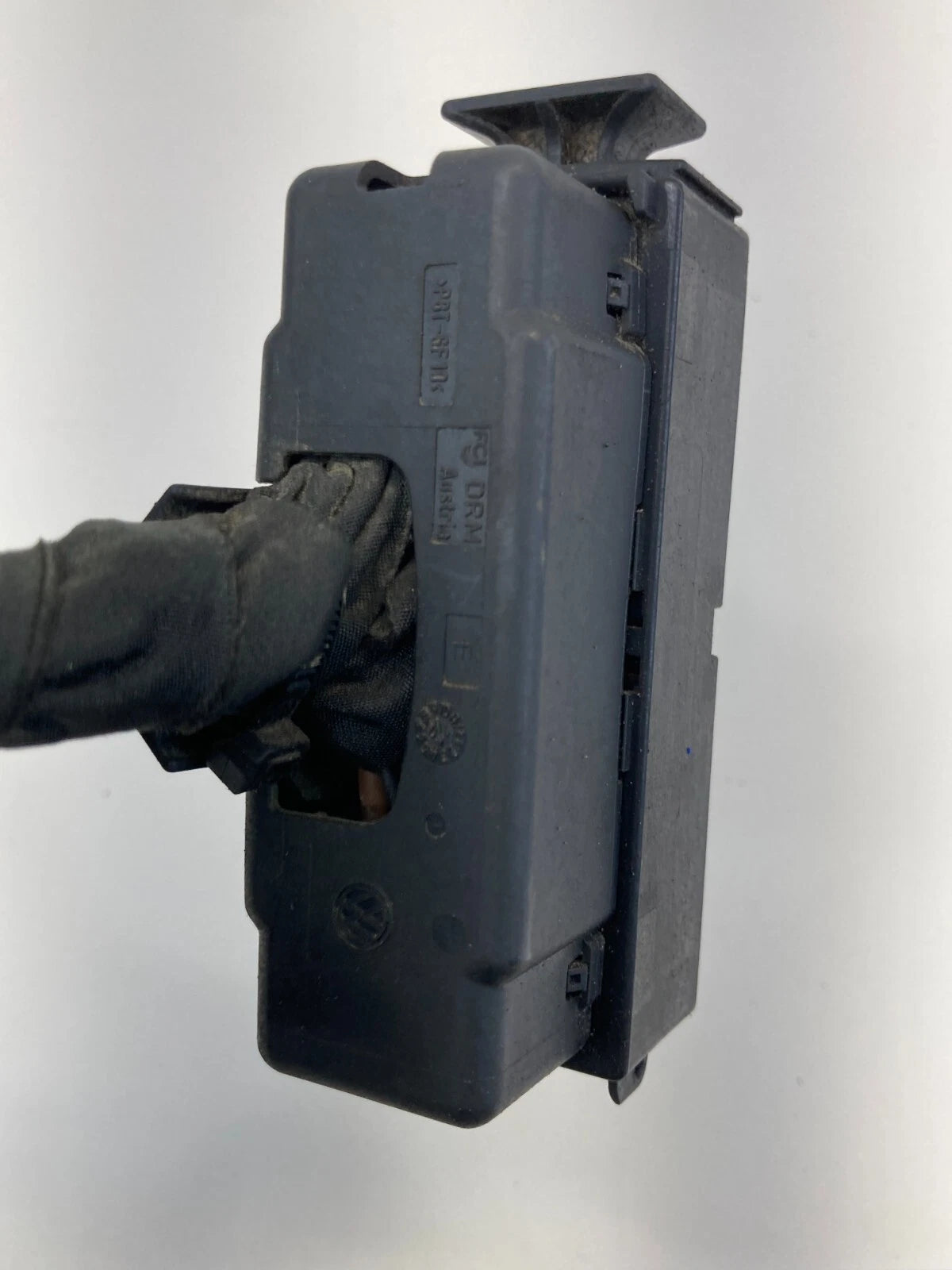 2011-2014 VOLKSWAGEN TOUAREG ABS ANTI LOCK BRAKE PUMP CONNECTOR PLUG OEM