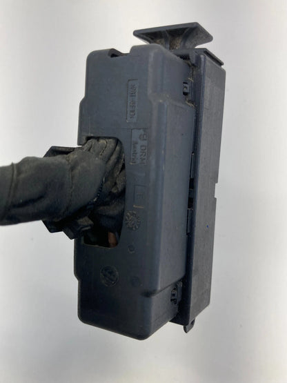 2011-2014 VOLKSWAGEN TOUAREG ABS ANTI LOCK BRAKE PUMP CONNECTOR PLUG OEM