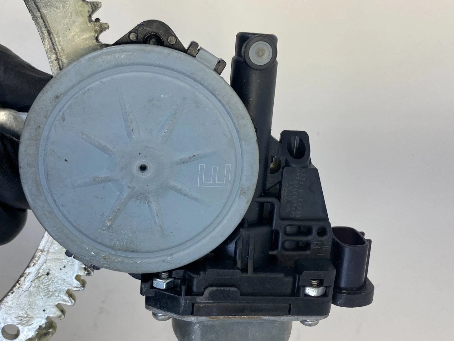 2004-2010 TOYOTA SIENNA REAR RIGHT PASSENGER POWER WINDOW REGULATOR MOTOR OEM