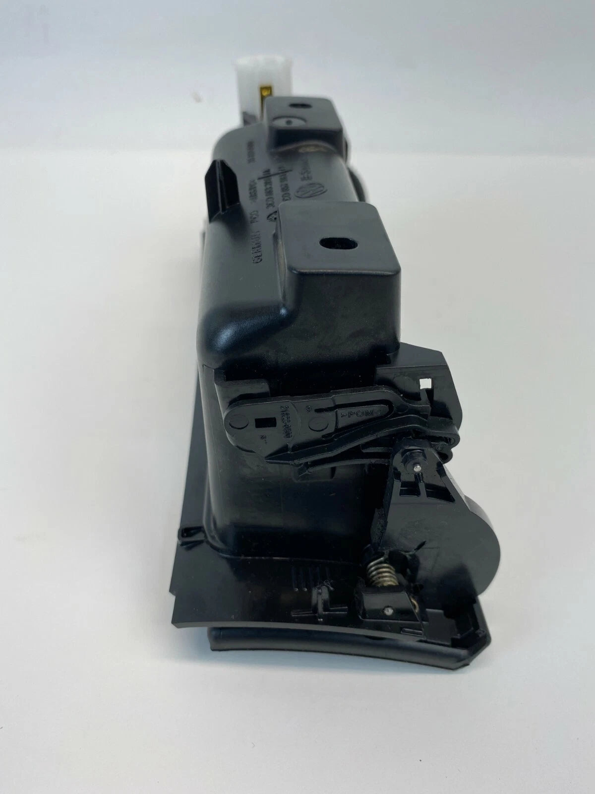 06-10 VOLKSWAGEN PASSAT DASH CENTER CONSOLE ASHTRAY W/ POWER OUTLET 3C0857961