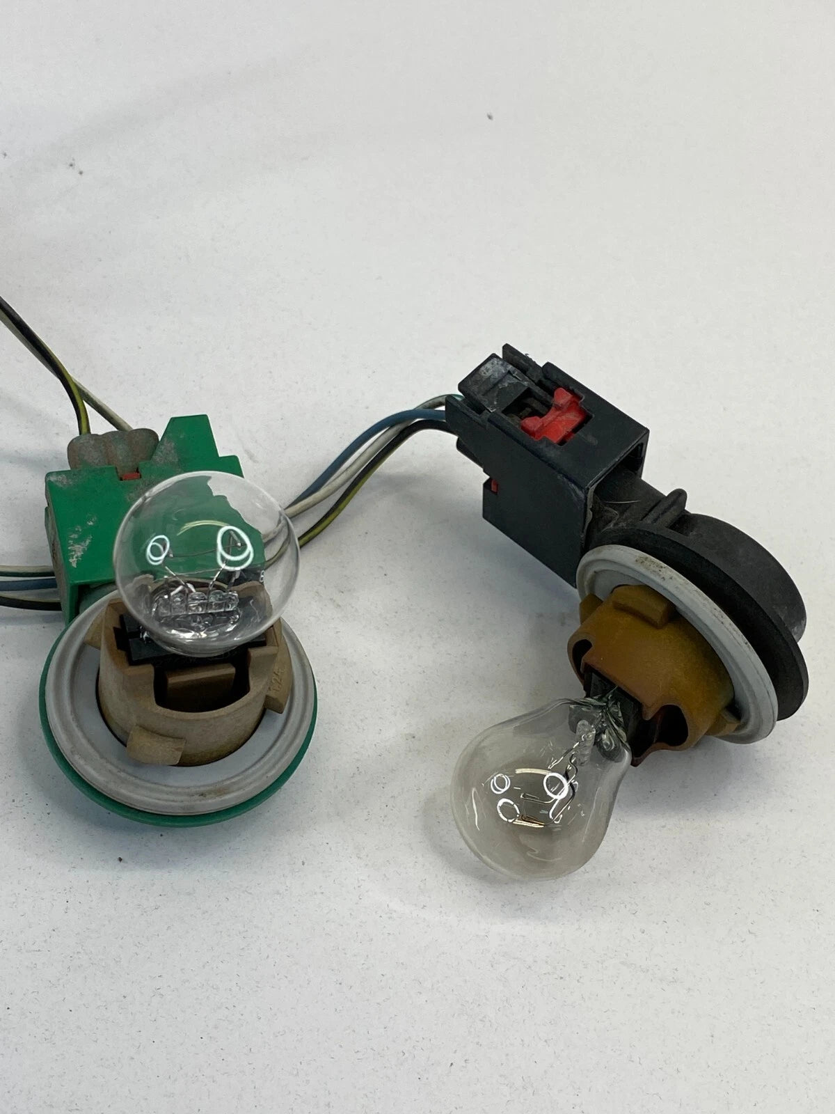 2010 CHRSYLER TOWN & COUNTRY REAR LEFT WIRING HARNESS TAIL LIGHT TAILLIGHT OEM