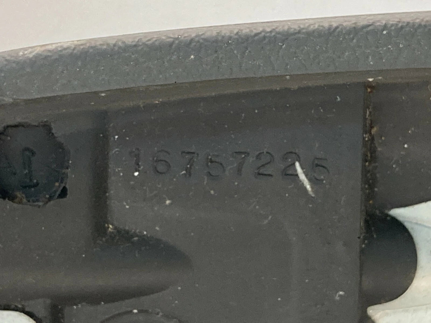 1995 PONTIAC BONNEVILLE SE STEERING WHEEL DRIVER SIDE GRIP ASSEMBLY 16757225 OEM