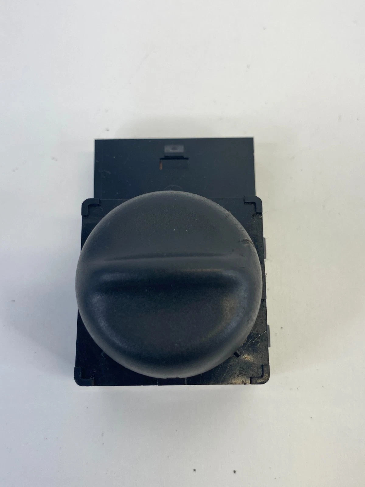 2009-2012 TRAVERSE ACADIA FRONT RIGHT PASSENGER SEAT LUMBAR SWITCH 25948854