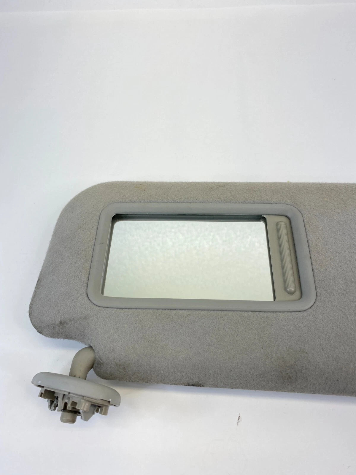 2009 2010 TOYOTA MATRIX ROOF FRONT RIGHT SIDE SUNVISOR SUN VISOR SHADE OEM