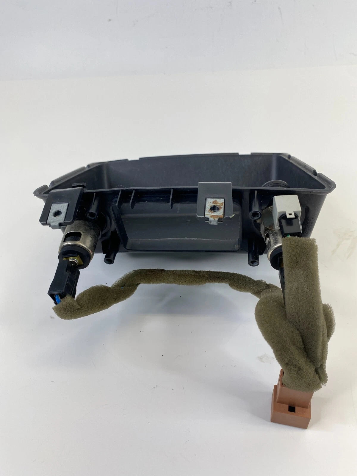 07 08 09 HYUNDAI SANTA FE CENTER CONSOLE POWER OUTLET ASHTRAY 84691-2B002 OEM