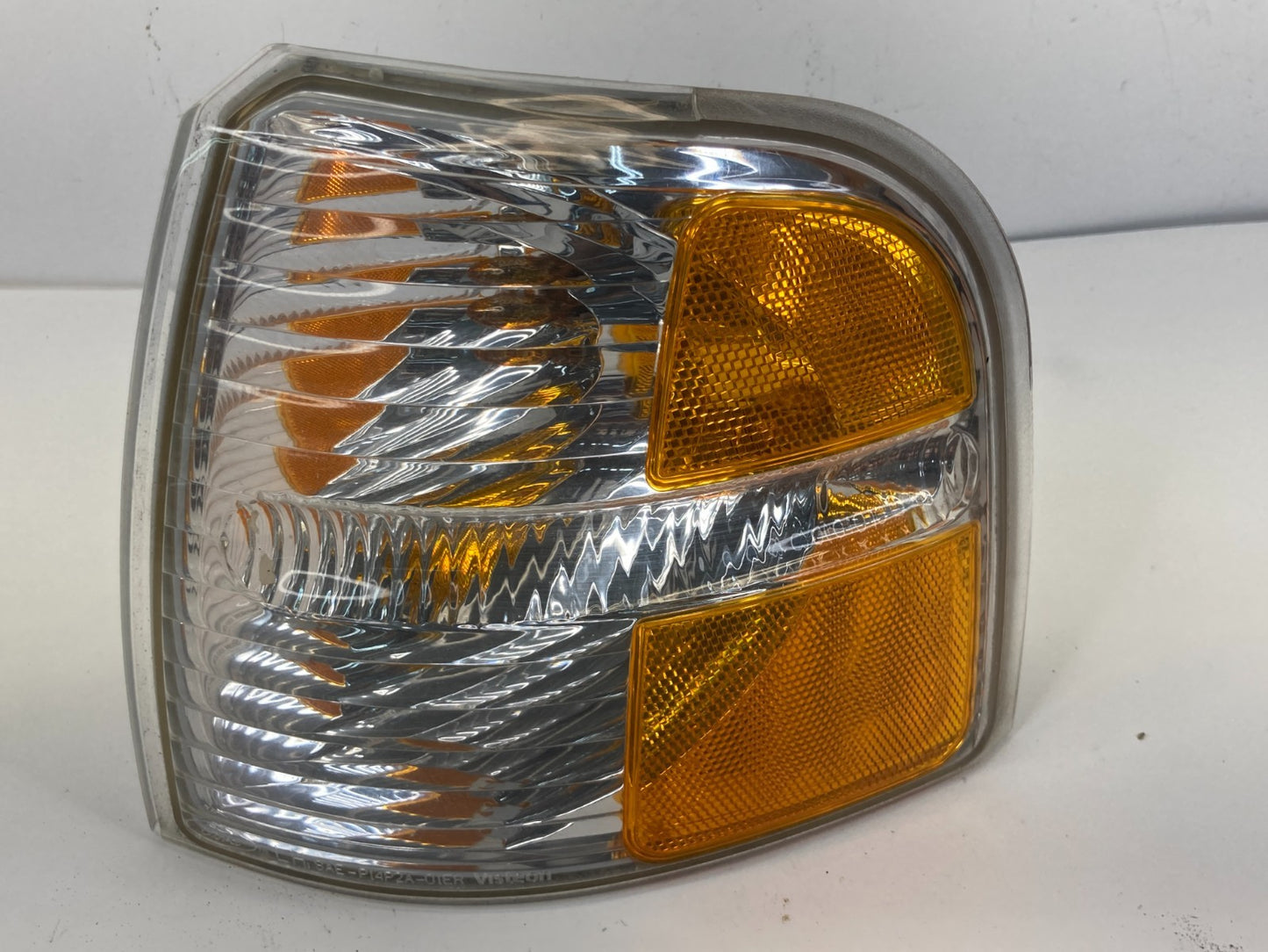 2002-2004 Ford Explorer Left Driver Turn Signal Marker Park Light Lamp OEM