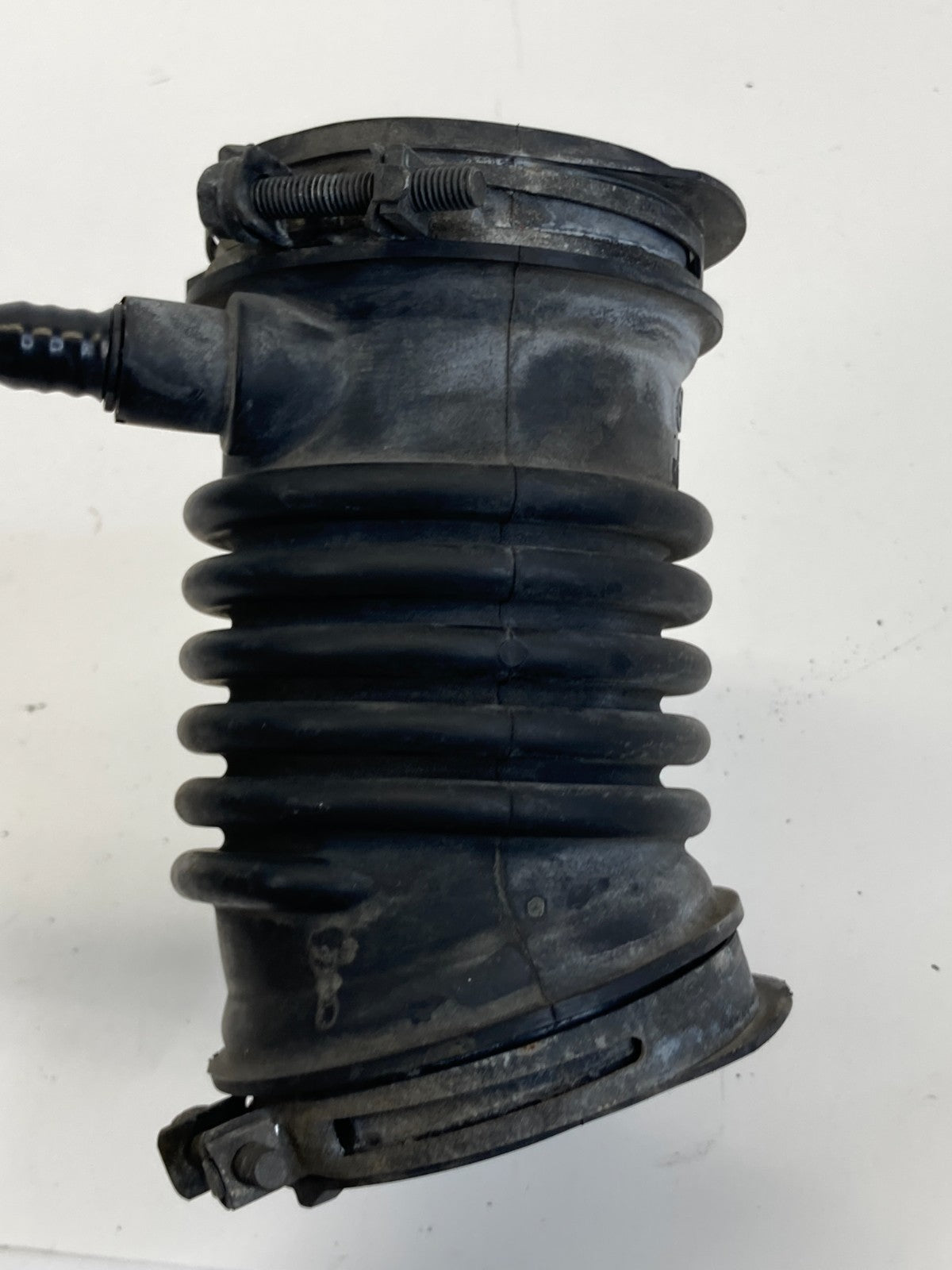 2013-2016 Mazda CX-5 14-18 Mazda 3 2.0L L4 Air Intake Hose Tube Duct PE0113221