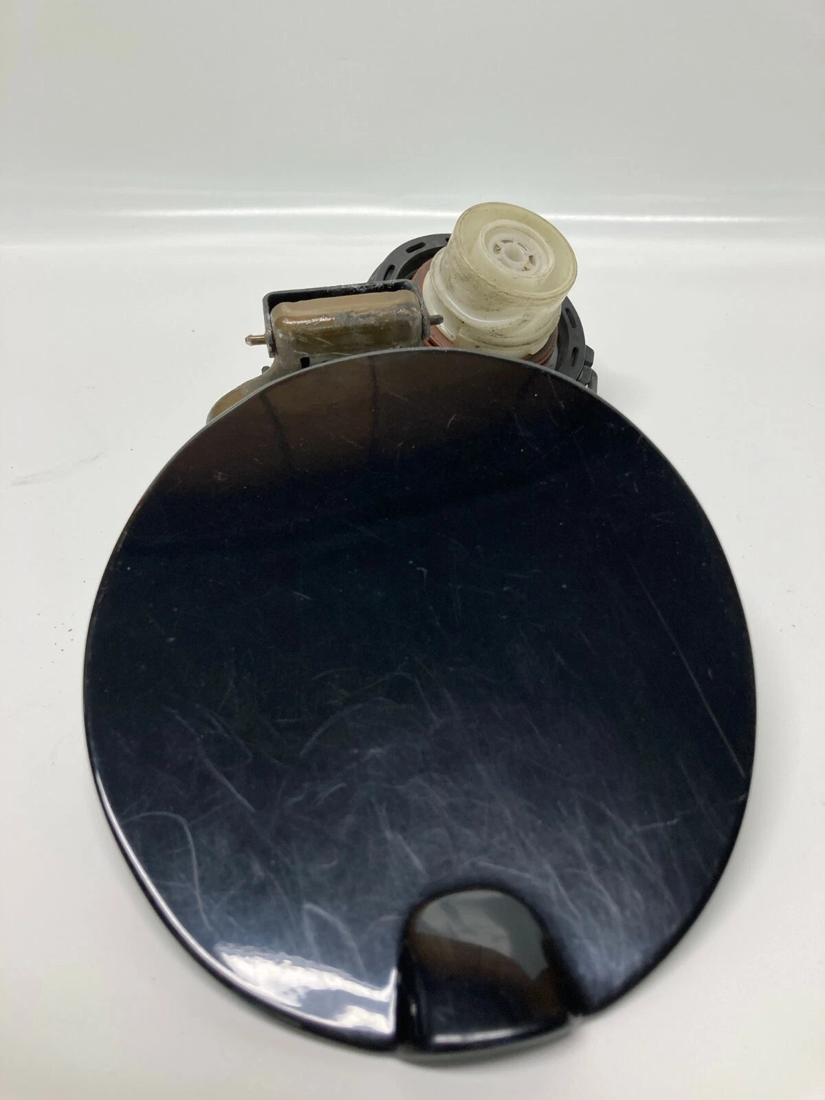 2008-2011 FORD FOCUS SEDAN FUEL TANK GAS FILLER DOOR LID COVER UA BLACK EBONY