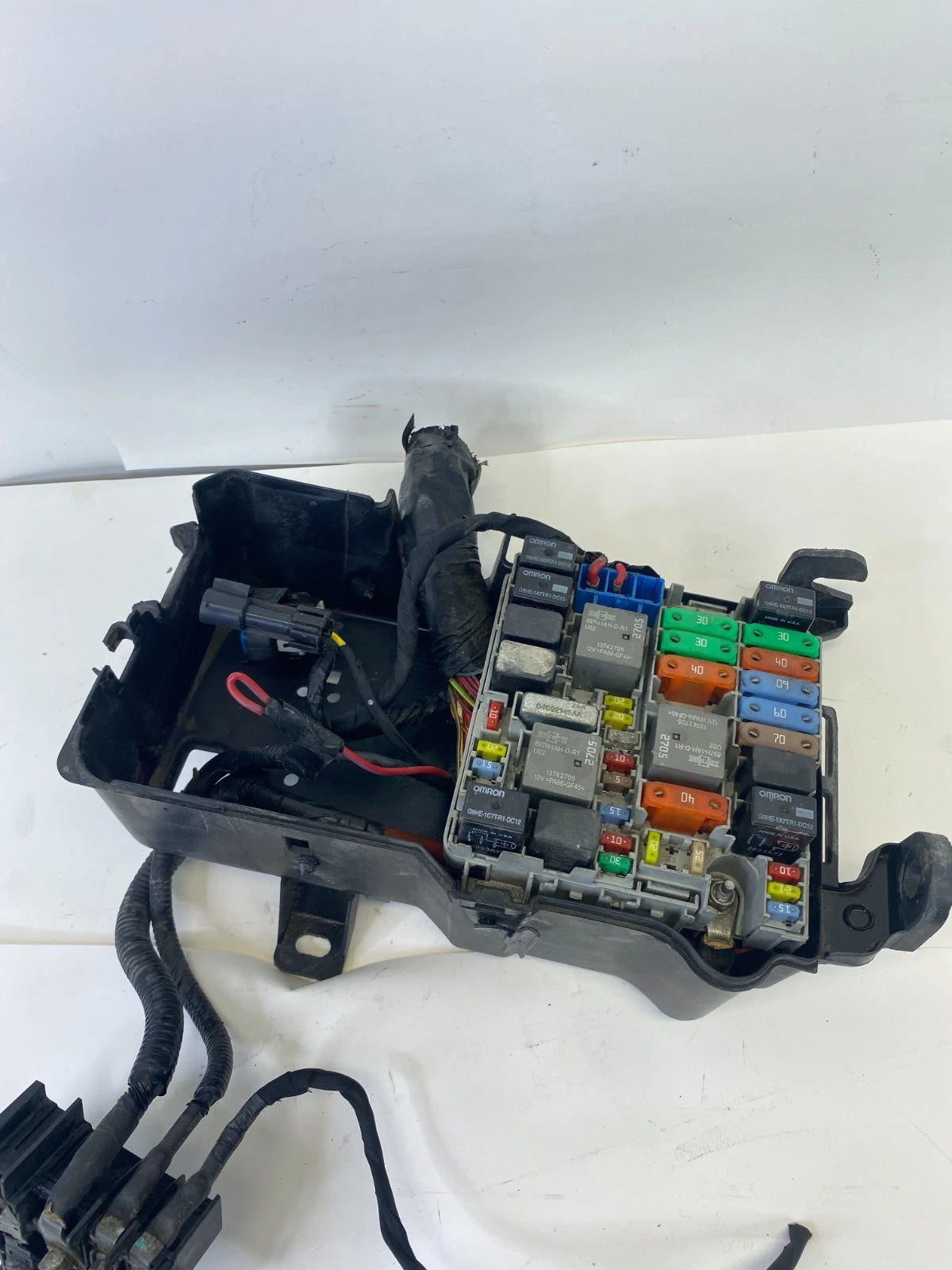 2013-2016 DODGE DART 2.4L ENGINE COMPARTMENT FUSE REALAY BOX W/ COVER OEM