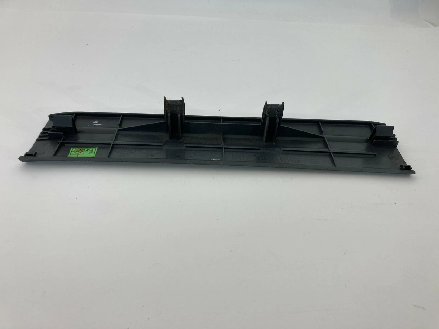 2003 KIA SORENTO REAR RIGHT FLOOR DOOR SCUFF SILL PLATE TRIM 85873-3E000 OEM