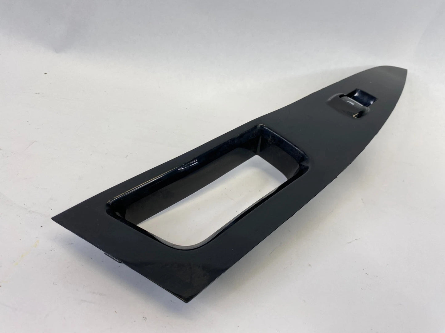 2013-2020 FORD FUSION REAR RIGHT DOOR WINDOW SWITCH BEZEL TRIM OEM DS73-14A567-B