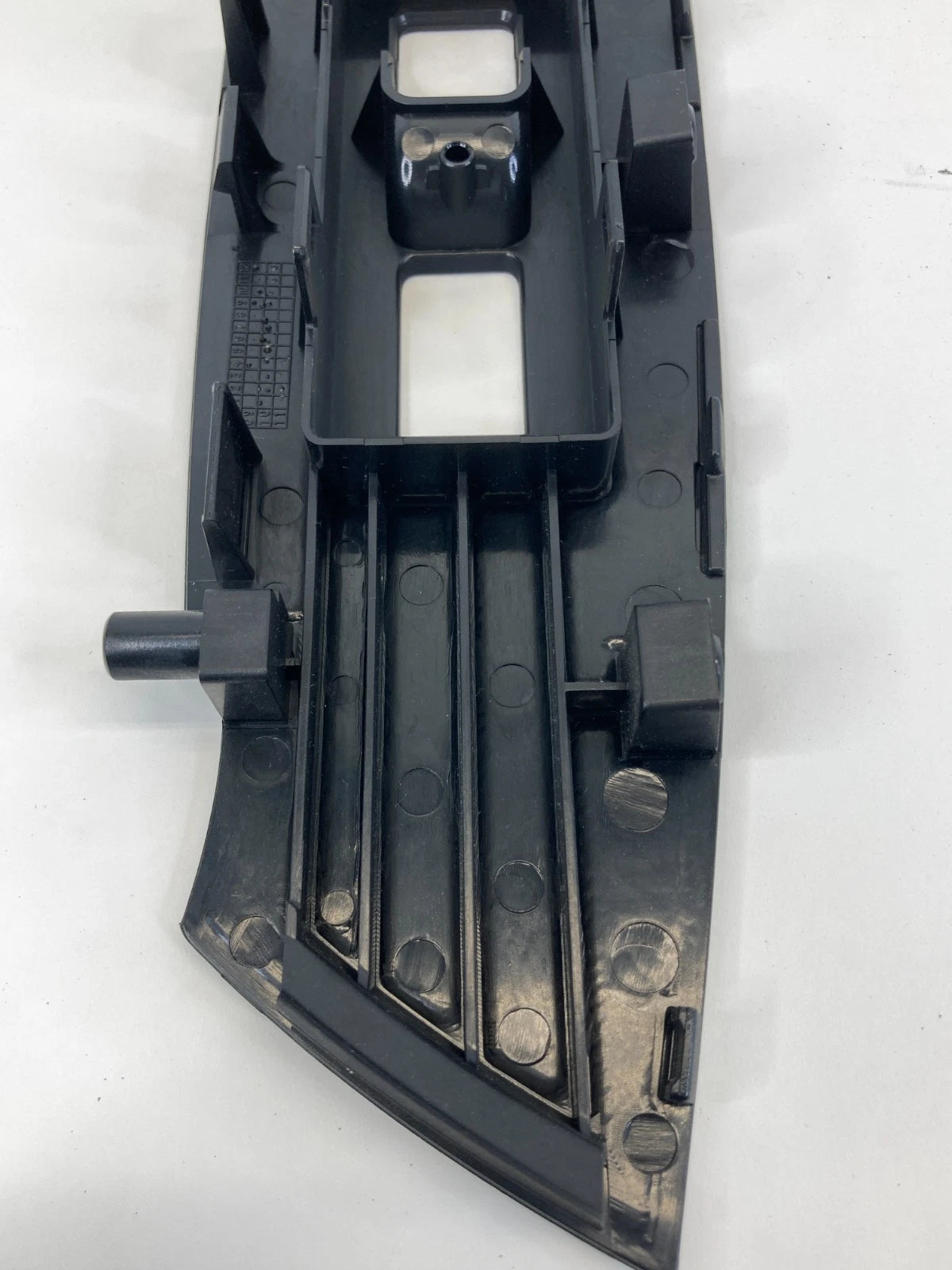 2011-2015 KIA SORENTO FRONT RIGHT WINDOW SWITCH BEZEL TRIM 93575-2P000VA OEM