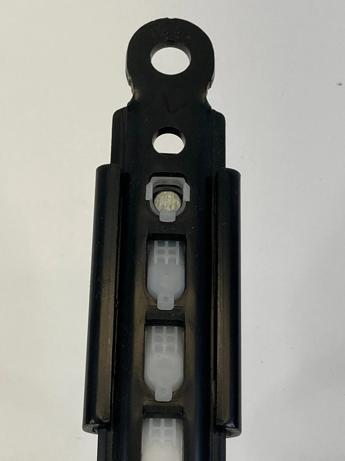 2006-2008 LEXUS RX400H FRONT LEFT SIDE SEAT BELT HEIGHT ADJUSTER D526003 OEM