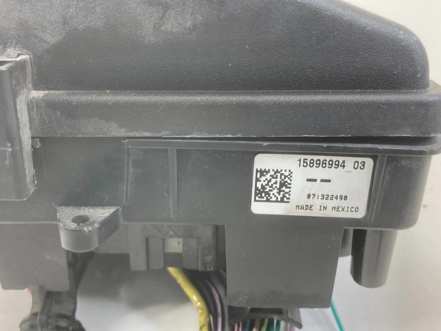2010 2011 CADILLAC SRX 3.0L ENGINE FUSE BOX FUSEBOX W/O FOG LIGHTS 15896994 OEM