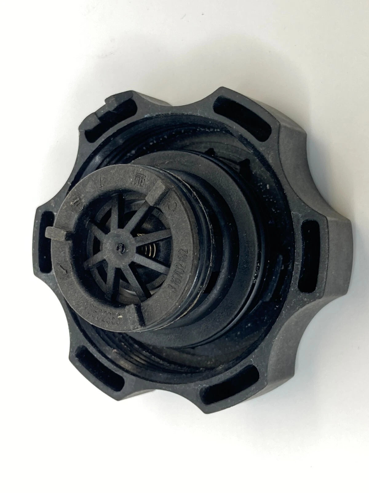 11-17 BUICK REGAL 2.4L 07-14 TAHOE RADIATOR SURGE RESERVOIR TANK CAP 13502353