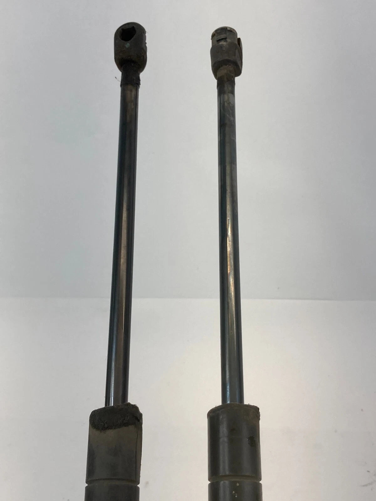 2008-2016 CHRYSLER TOWN & COUNTRY REAR LIFTGATE TAILGATE SUPPORT SHOCKS PAIR OEM