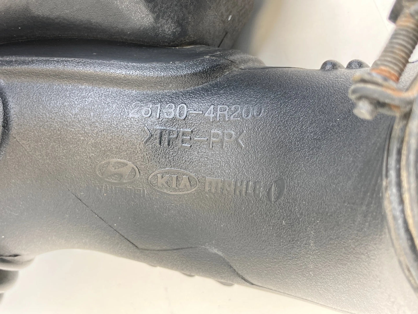 2011-2015 HYUNDAI SONATA HYBRID 2.4L AIR CLEANER INTAKE TUBE HOSE OEM 281304R200