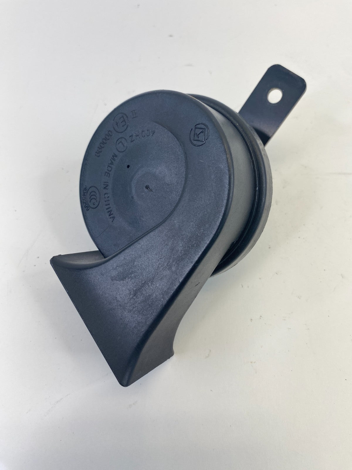 10-17 Chevy Equinox 08-17 Enclave Low Note Horn Pitch Tone Alarm Signal E4000099