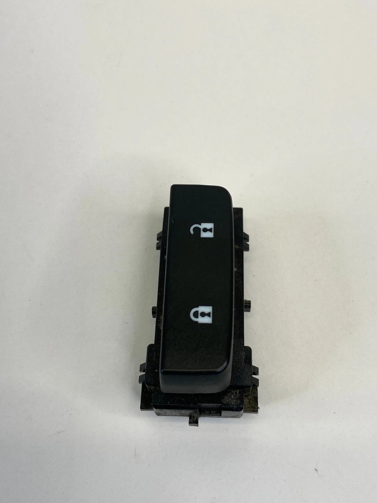 2009-2017 CHEVROLET TRAVERSE FRONT RIGHT SIDE DOOR LOCK CONTROL SWITCH 15804094
