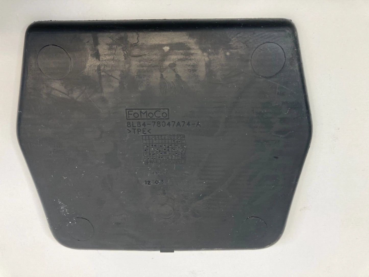 2008-2012 FORD ESCAPE CENTER CONSOLE RUBBER INSERT MAT 8L84-78047A74 OEM