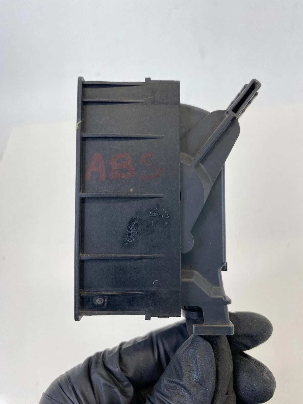 2013 2014 HYUNDAI ACCENT 1.6L AT FWD ABS PUMP ANTI LOCK BRAKE PLUG CONNECTOR