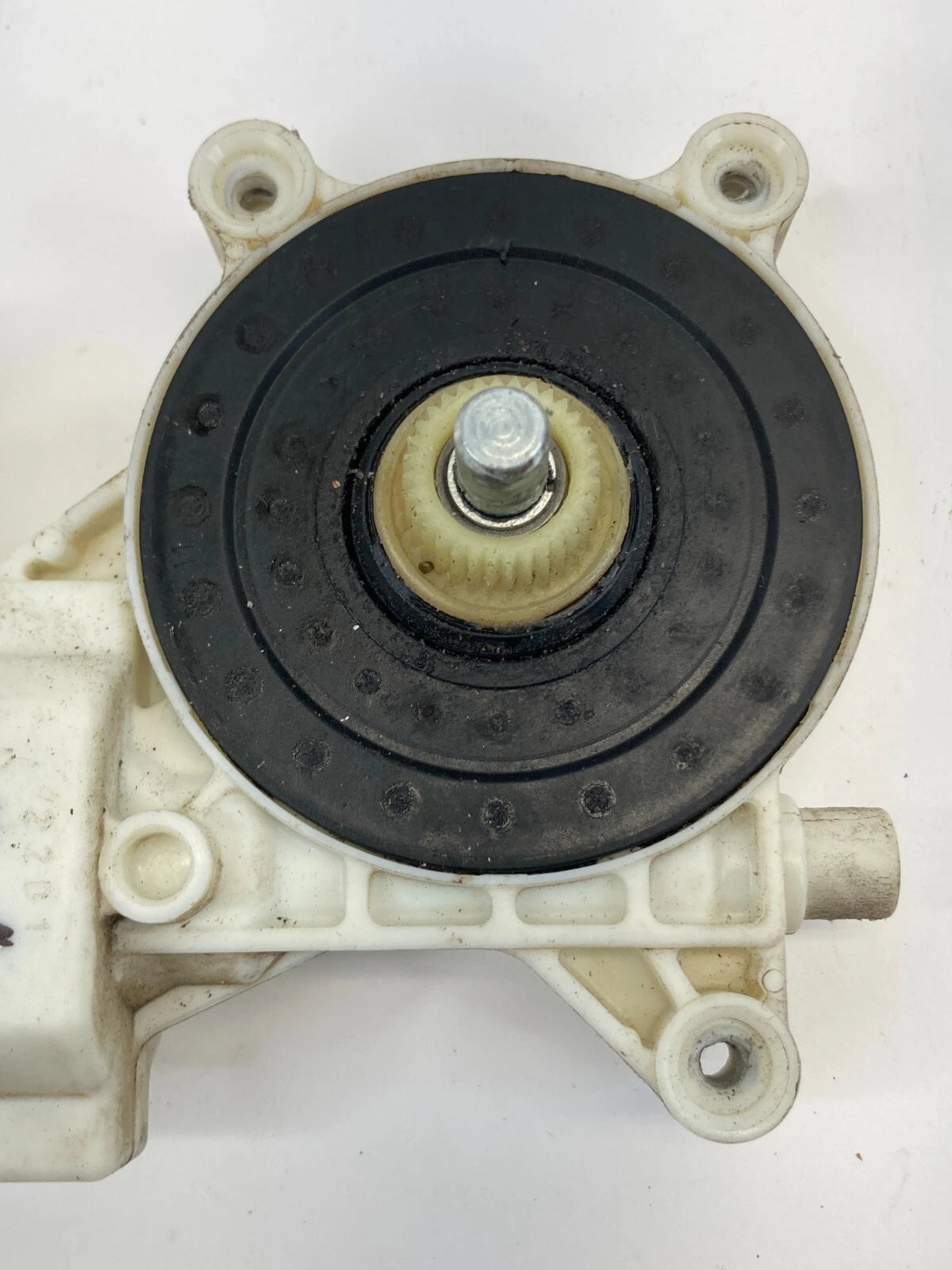 2004-2006 CADILLAC SRX REAR LEFT SIDE DOOR POWER WINDOW MOTOR 0130822251 OEM