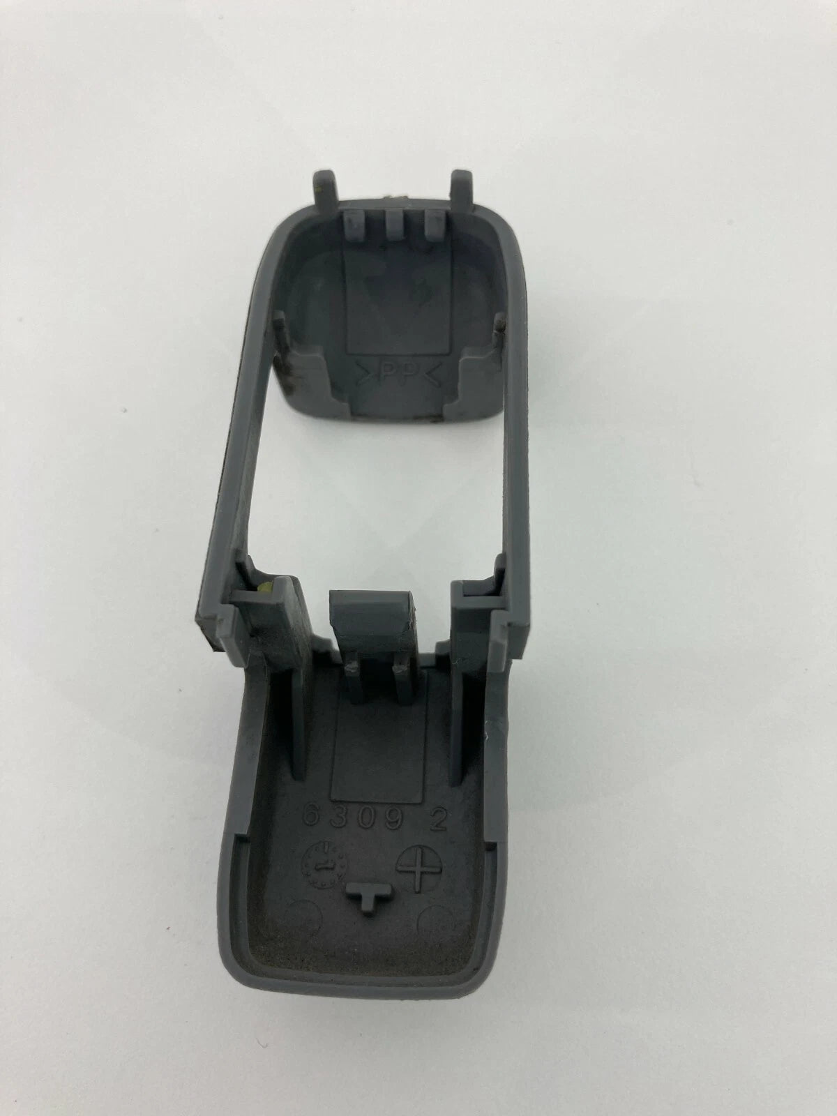 2003 2004 2005 2006 KIA SORENTO SEAT BELT UPPER SLIDE HANDLE BOLT TRIM COVER OEM