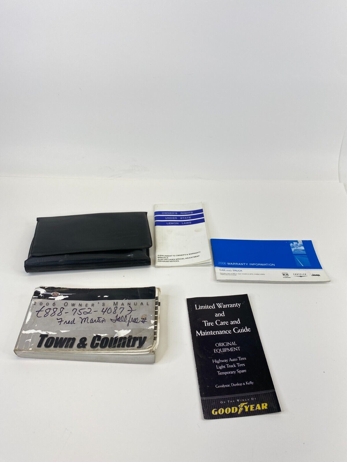 2006 Chrysler Town & Country Owner Manual Warranty Information Guide W/ Case OEM