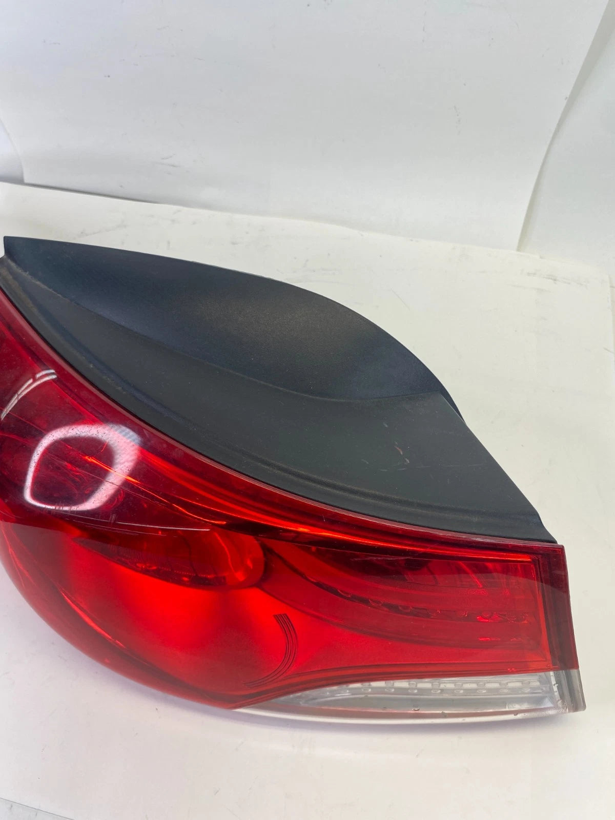 2011-2013 HYUNDAI ELANTRA SEDAN REAR LEFT SIDE OUTER TAILLIGHT LAMP 92401-3Y OEM