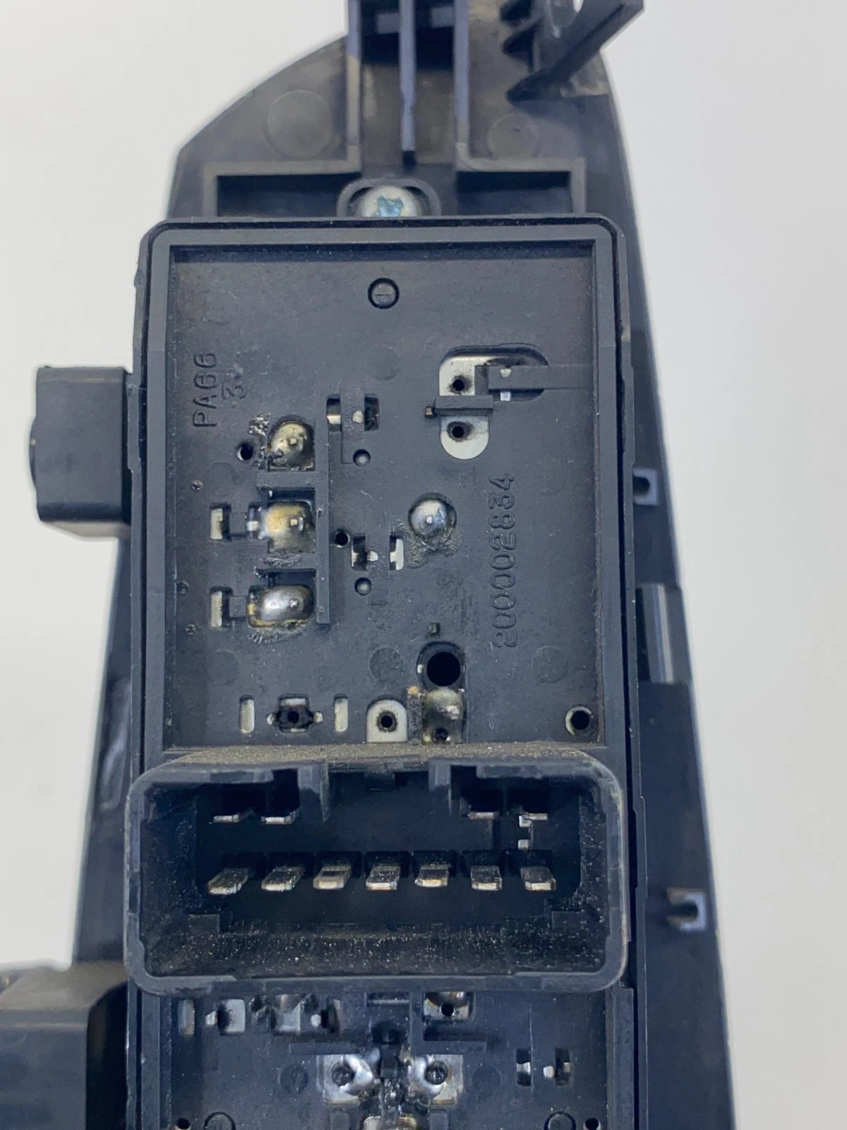 2010-2013 KIA FORTE SEDAN FRONT RIGHT SIDE POWER WINDOW CONTROL SWITCH W/ BEZEL