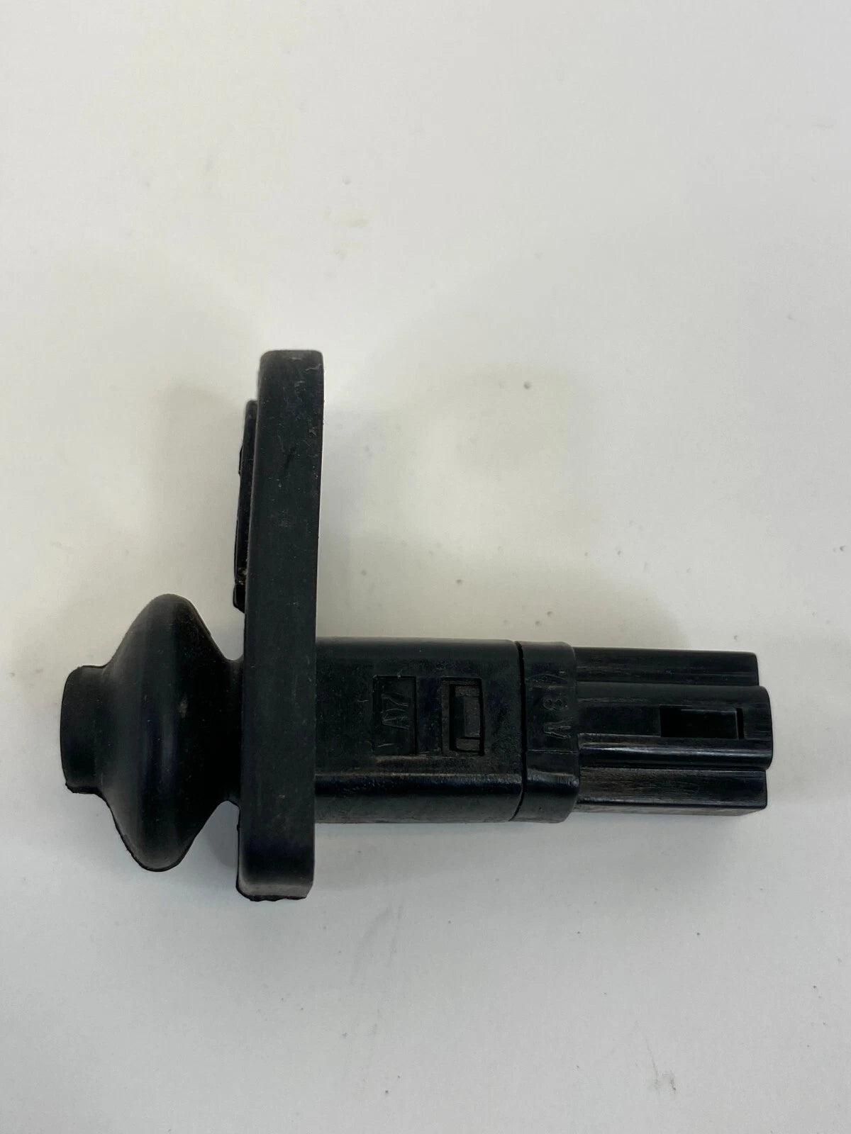 2005-2009 HYUNDAI TUCSON FRONT OR REAR SIDE DOOR LIGHT SWITCH JAMB SENSOR OEM